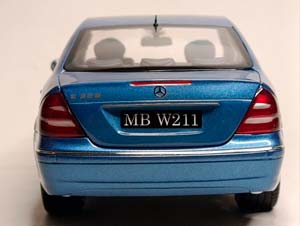 MERCEDES E CLASS SEDAN (W211) KYOSHO 1:18 — фото 4