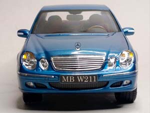 MERCEDES E CLASS SEDAN (W211) KYOSHO 1:18 — фото 5