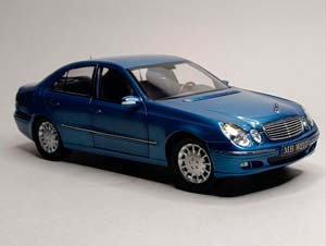 MERCEDES E CLASS SEDAN (W211) KYOSHO 1:18 — фото 9