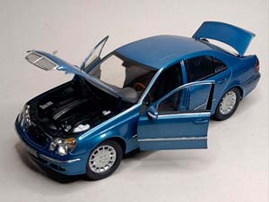 MERCEDES E CLASS SEDAN (W211) KYOSHO 1:18 — фото 2