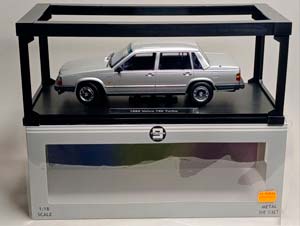VOLVO 760 TURBO 1985 SILVER 1:18 TRIPLE9 — фото 10