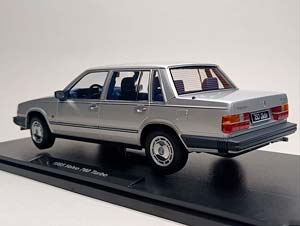 VOLVO 760 TURBO 1985 SILVER 1:18 TRIPLE9 — фото 4
