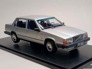 VOLVO 760 TURBO 1985 SILVER 1:18 TRIPLE9 — фото 7