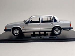 VOLVO 760 TURBO 1985 SILVER 1:18 TRIPLE9 — фото 2