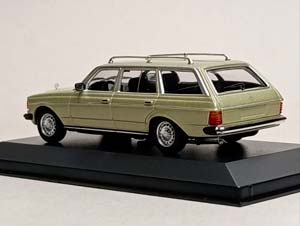 MERCEDES 230TE (W123) 1982 MAXICHAMPS 1:43 — фото 3