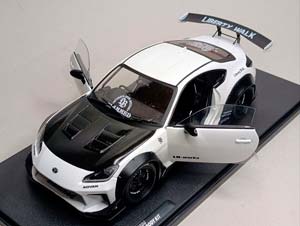 TOYOTA GR86 LBWK BODYKIT 1:18 SOLIDO — фото 2