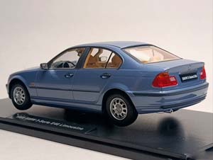 BMW 3 SERIES SEDAN (E46) HELLBLAU 1:18 KK SCALE — фото 2