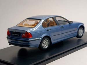 BMW 3 SERIES SEDAN (E46) HELLBLAU 1:18 KK SCALE — фото 4