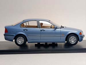 BMW 3 SERIES SEDAN (E46) HELLBLAU 1:18 KK SCALE — фото 5