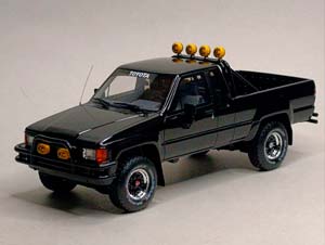 TOYOTA HILUX SR5 -1985 OTTOMOBILE 1:18