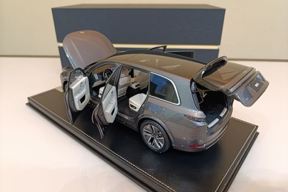 LIXIANG LI L9 (4 ЦВЕТА КУЗОВА,2 ЦВЕТА САЛОНА) 1:18