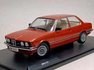 BMW 323I (E21) SOLIDO 1:18