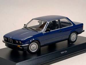 BMW 323I -1982 (E30) BLUE 1:18 MINICHAMPS