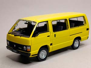 TOYOTA HIACE YH50 YELLOW TAKARA TOMY 1:18