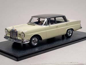 MERCEDES 220 SE W110 -1966 CULT 1:18