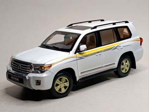 TOYOTA LAND CRUISER 200 ДИЛЕРСКИЙ 1:18
