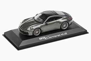PORSCHE 992(911) CARRERA 4S ЗЕЛЕНЫЙ С ЧЕРНЫМ