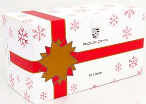 PORSCHE 911 (992) DAKAR CHRISTMAS EDITION 2024 BLUE WHITE RED — фото 4