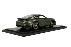 PORSCHE 911 TURBO S TYPE 992 OAK GREEN — фото 2